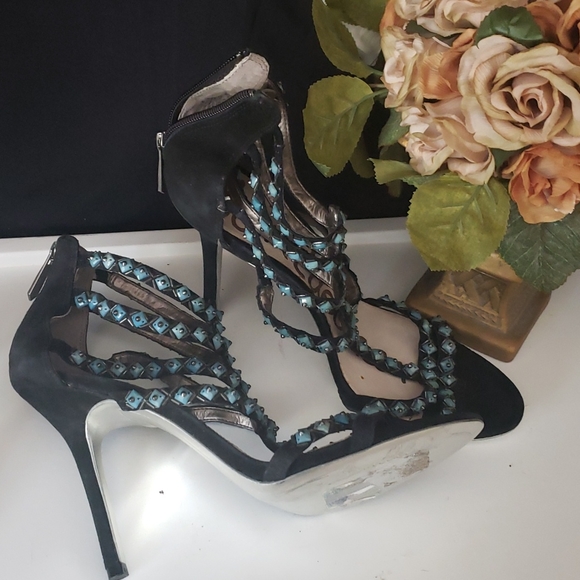 Shoes - Picture 5 of 5